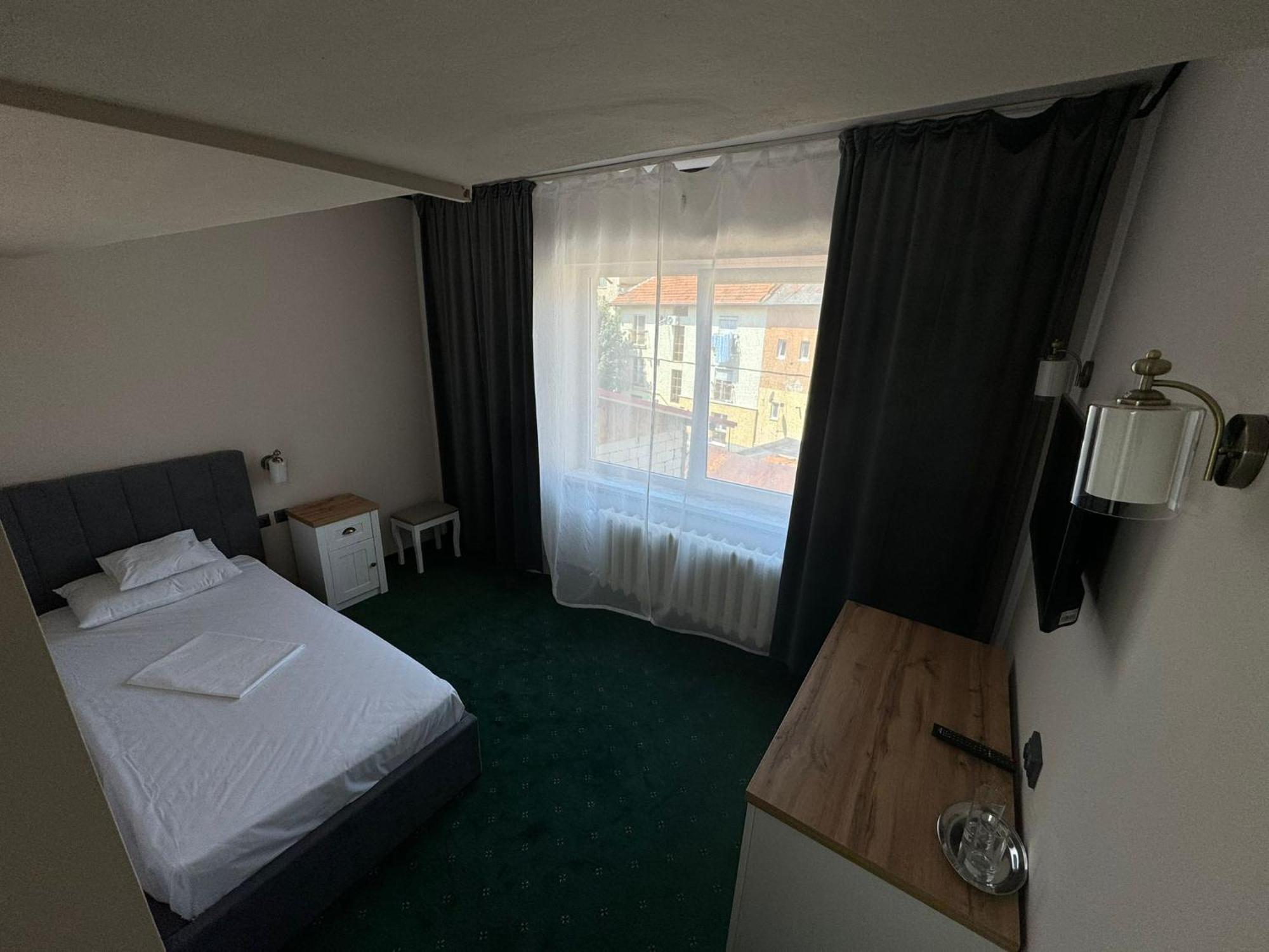 Hotel Aurora Сату-Маре Экстерьер фото