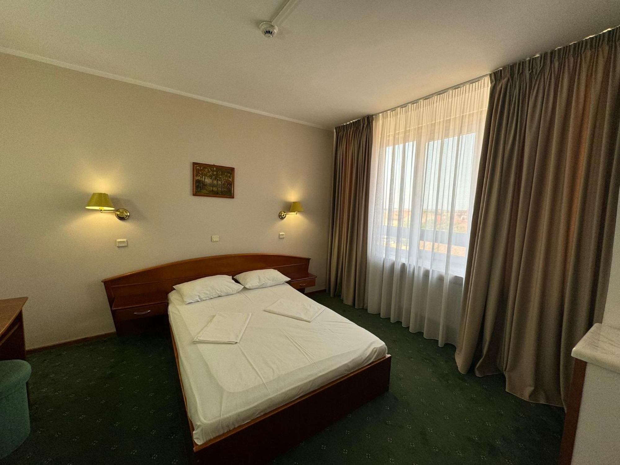 Hotel Aurora Сату-Маре Экстерьер фото