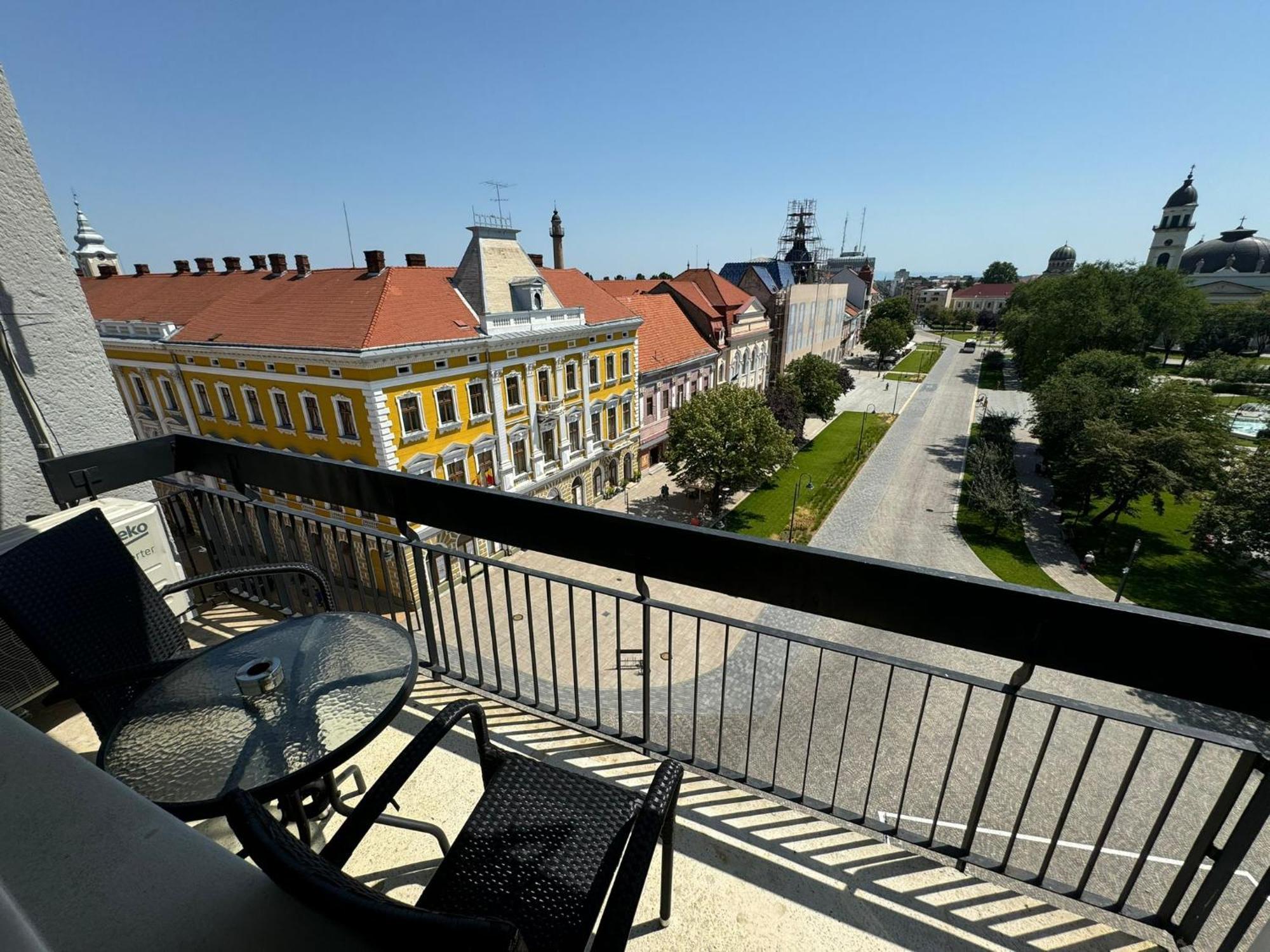 Hotel Aurora Сату-Маре Экстерьер фото