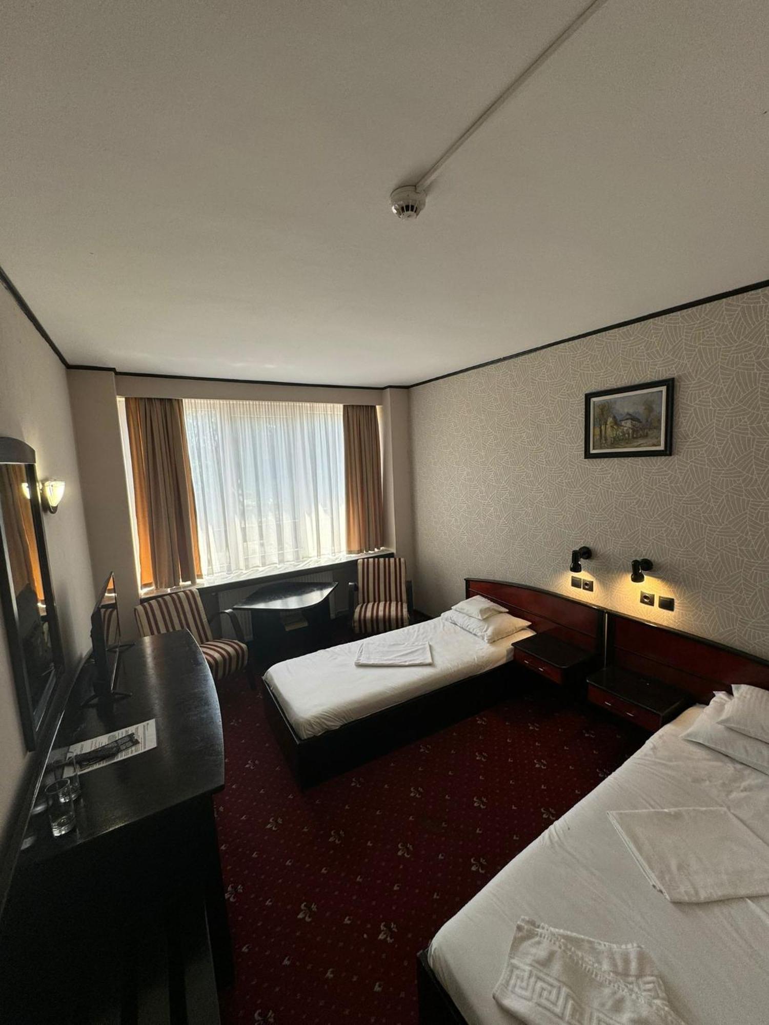 Hotel Aurora Сату-Маре Экстерьер фото